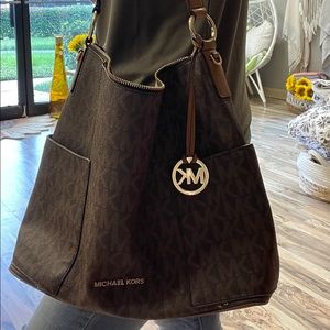 Michelle Kors logo bag like brand new